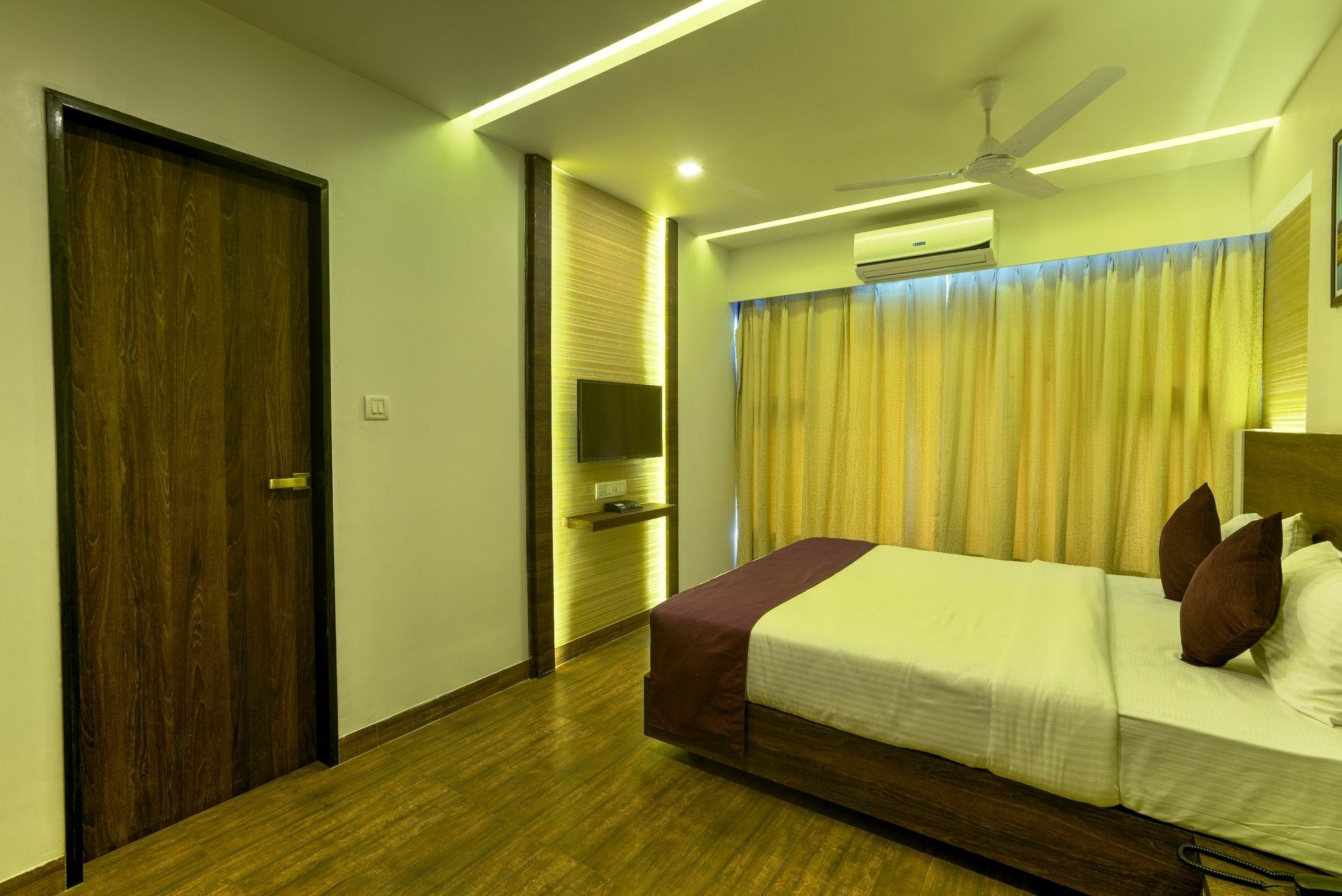 Oyo 78245 Collection O Hotel Crown Inn Navi Mumbai Exterior foto